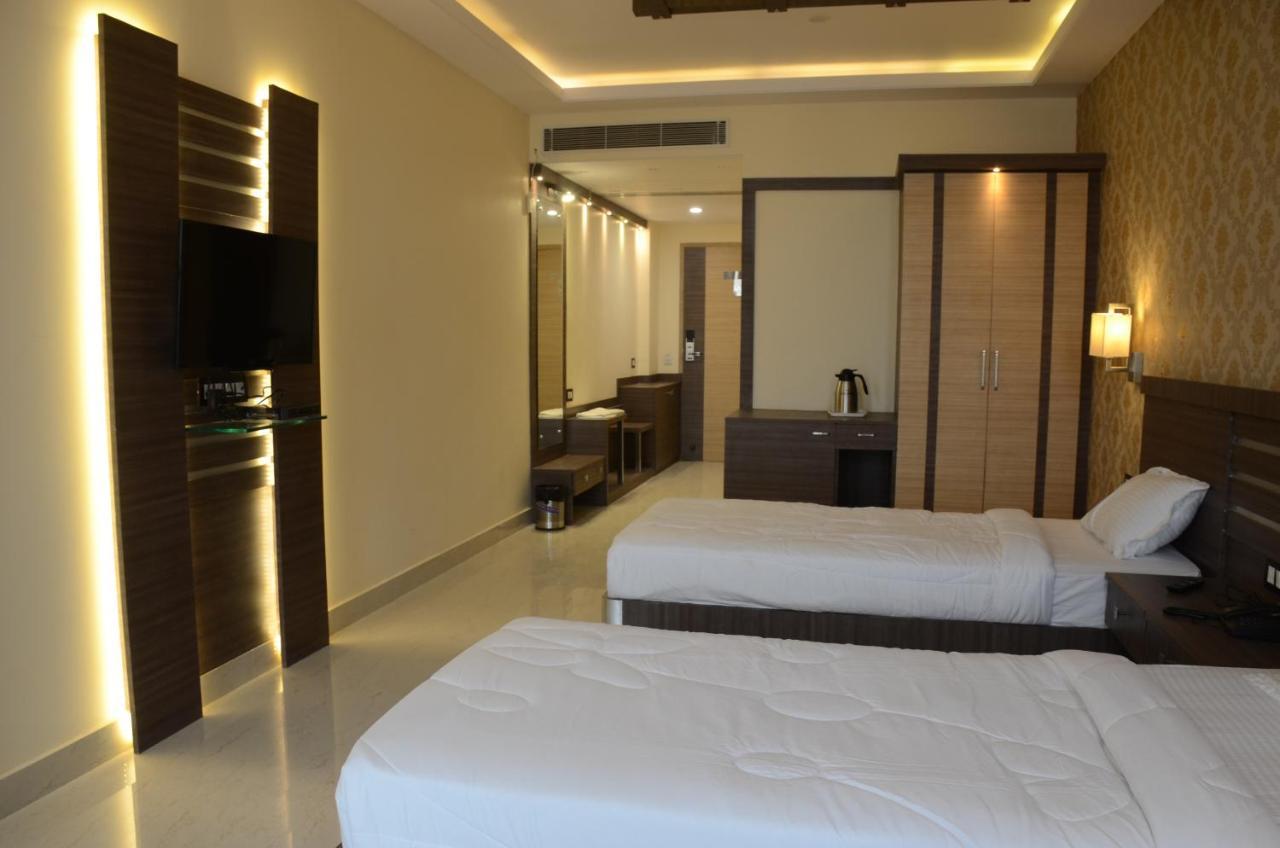 Puja Residency Hotel Varanasi Eksteriør billede