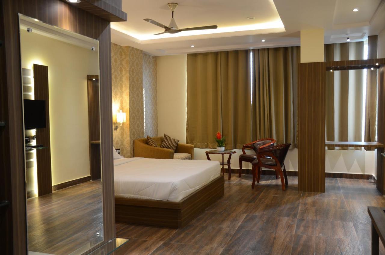 Puja Residency Hotel Varanasi Eksteriør billede