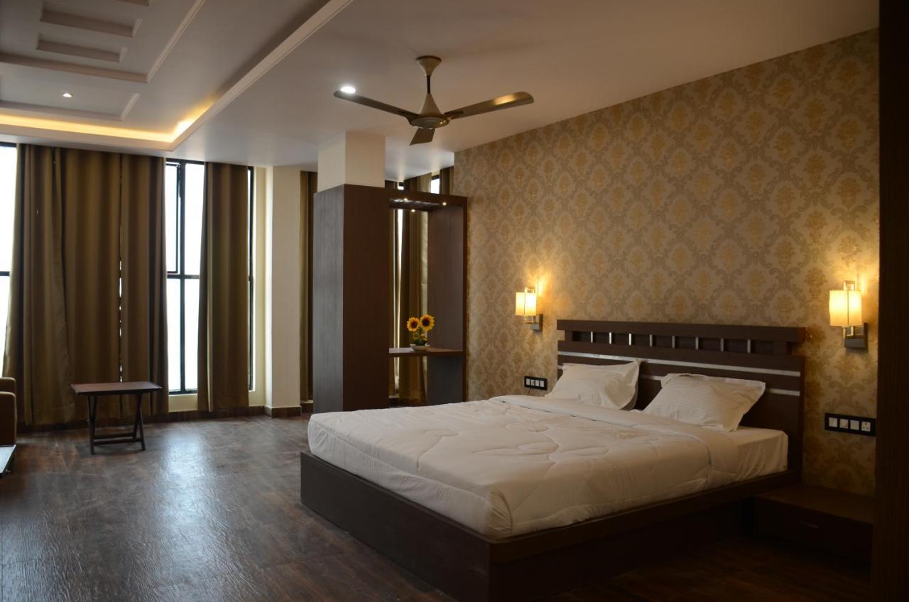 Puja Residency Hotel Varanasi Eksteriør billede
