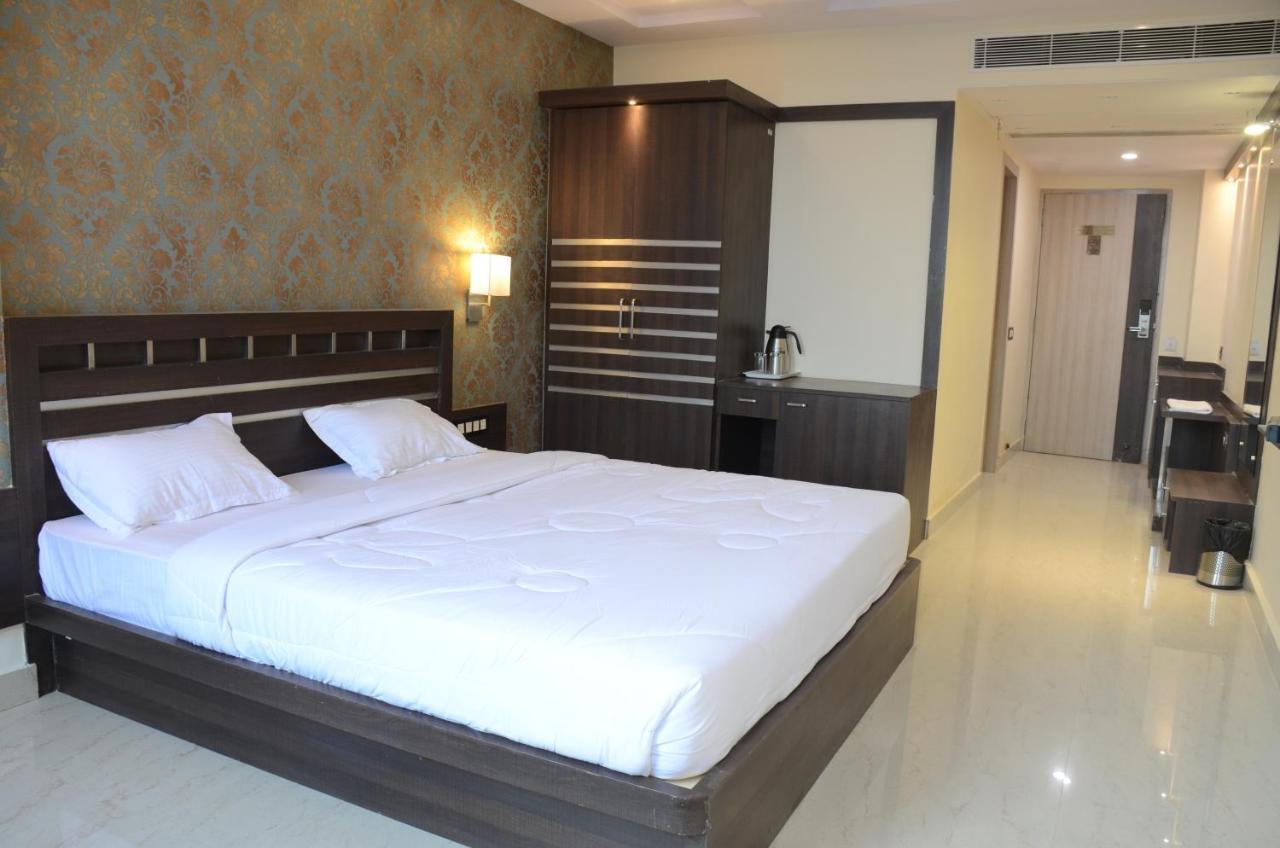Puja Residency Hotel Varanasi Eksteriør billede