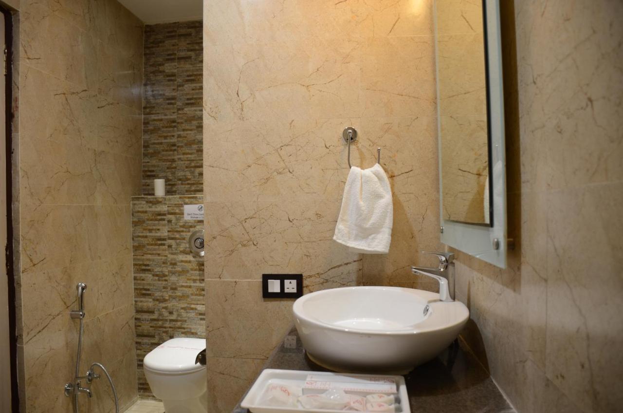Puja Residency Hotel Varanasi Eksteriør billede