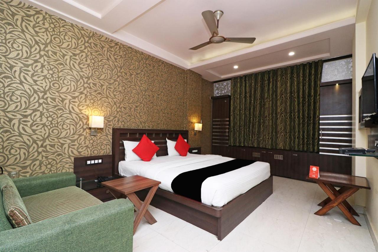 Puja Residency Hotel Varanasi Værelse billede