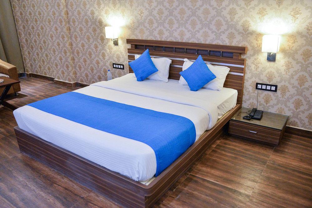 Puja Residency Hotel Varanasi Eksteriør billede
